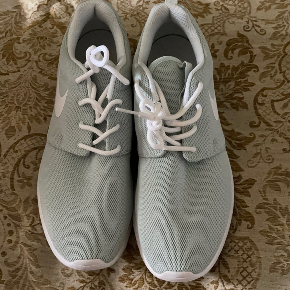 Nikes Shoes, Size 10